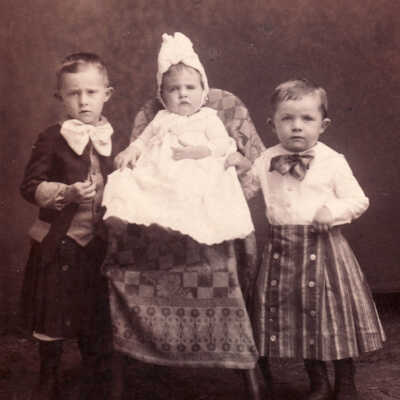 Believed to be grandchildren of William Penn Hoskinson [1838-1908]