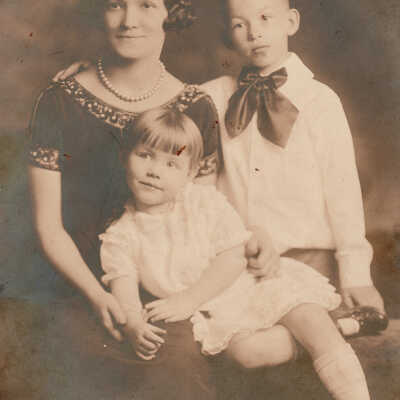 Ada Swan (Hibbs) Markle with her children