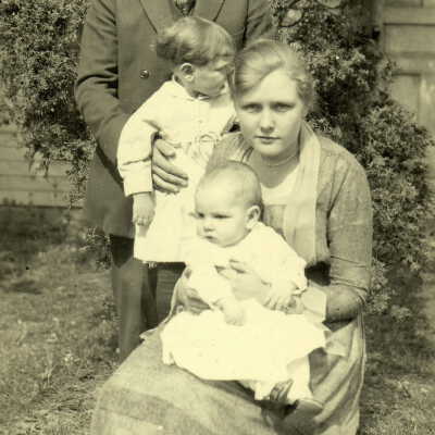 Minor Porter Cole and Pearl Marie (Jacobs) Cole family
