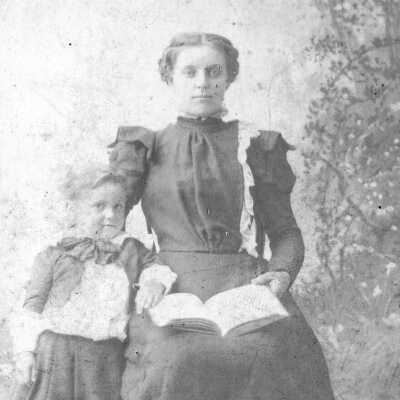 Nora Etta (Kuhn) Riggle with her son Walter Bertram Riggle