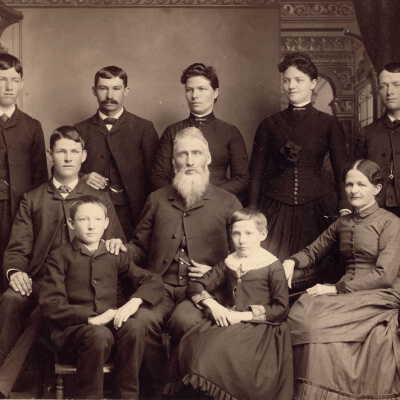 Lorenzo Dow Spragg and Susan (Owens) Spragg family