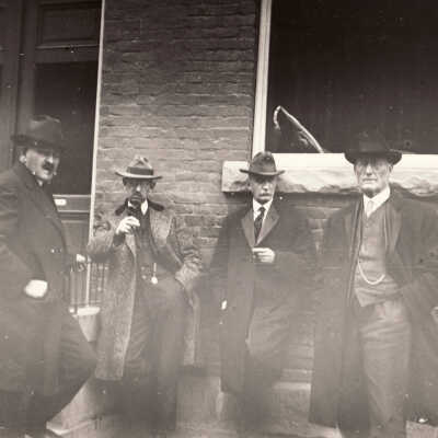 Heasley, Hoge, Moffett, and Montgomery in front of Citizens National Bank