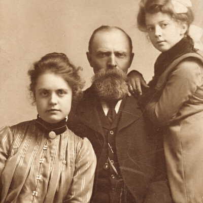 Henry Bernard Sayler and his daughters