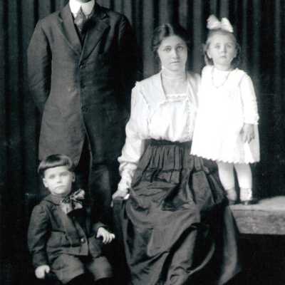 Lester Lee Ewing and Nellie Alice (Francis) Ewing family