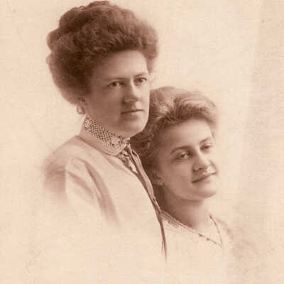 Margaret Rozella (Smith) Hoskinson and her daughter, Nella Sophia (Hoskinson) Baily