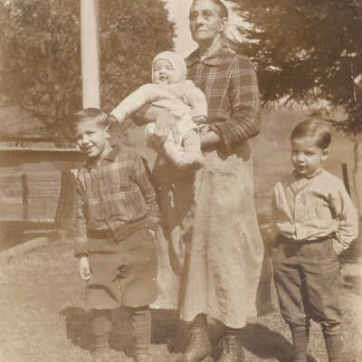 Louisa (Watson) Cummins with her grandchildren