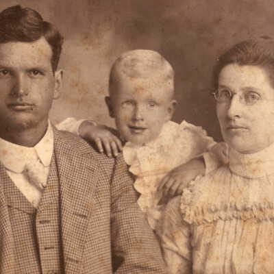William Harvey Watson and his first wife, Effie (Richards) Watson, with their oldest son, Lee J. Watson