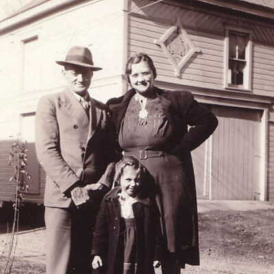 Stacy Niles Staggers with his sister Imogene (Staggers) McDonough and her daughter Karen McDonough