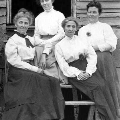 William Holland Gordon and Margaret Maria (Whitlatch) Gordon family: Origformat: Print-Photographic