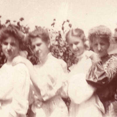 Simpson and Miller Girls with Friends