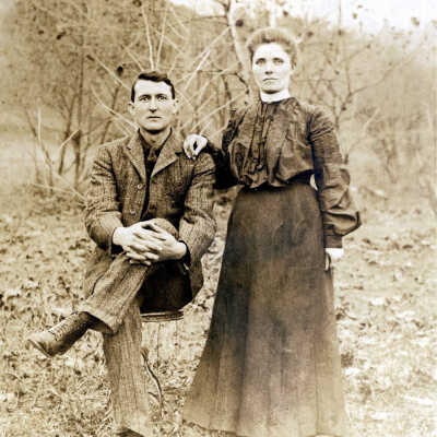 Jacob Eakin Clovis and Susannah "Sudie" (Smith) Clovis on their wedding day 18 November 1899
