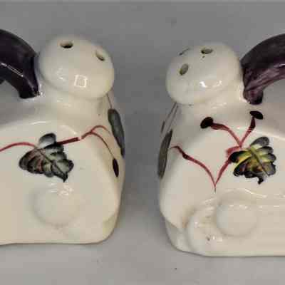 Vintage Ceramic Clothes Iron Figural Salt & Pepper Shakers Made in Japan