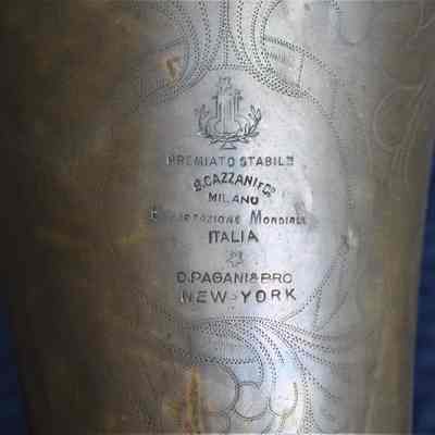 The "PREMIATO STABILIO B. CAZZANI E C: MILANO ESPORTAZIONE MONDIALE ITALIA O. PAGANI & BRO NEW YORK" inscription near the bell.