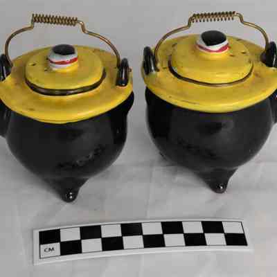 Back and size comparison of cat teapots salt and pepper shakers.