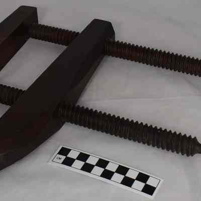 Size comparison for wood screw clasp.