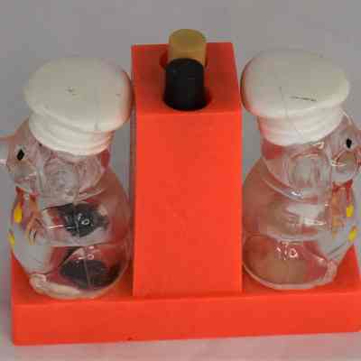 Vintage Plastic Enesco Mechanical Pigs Salt & Pepper Shaker Set Made in Hong Kong