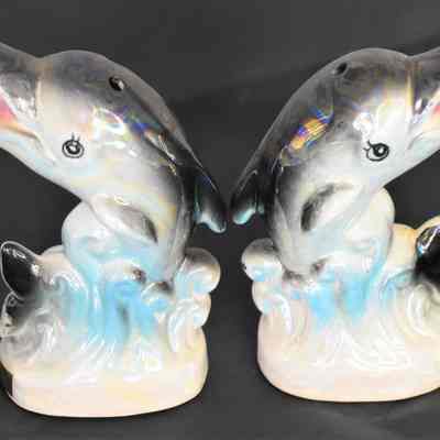 Other side of dolphin salt and pepper shakers.