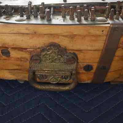 The front of the ukelin. There is a handle here and on the back, making the instrument (which should be carried by at least two people), easier to pick up.