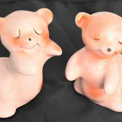 Hugging bears salt and pepper shakers: 2023.1.123a, and 2023.1.123b