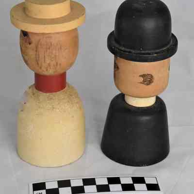 Back and size comparison of man and woman salt & pepper shakers.