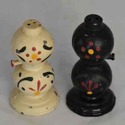 Vintage Iron Hand Painted Gone with the Wind Lamps Figural Salt and Pepper Shakers