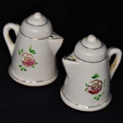 Teapot Salt and Pepper Shakers