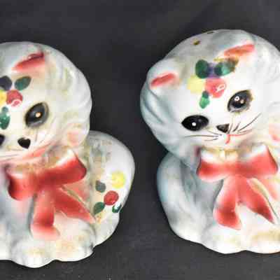 Vintage Ceramic Blue Floral Cats with Bows Salt and Pepper Shakers Made in Japan by GNCO
