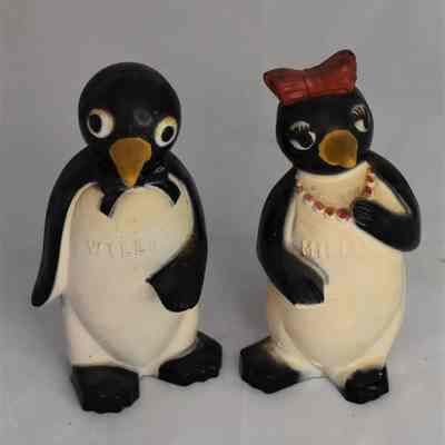 Vintage F&F Mold & Die Works Willie and Millie Penguins Plastic Salt / Pepper Shakers