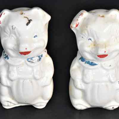 Vintage Ceramic Hand Painted Pigs Salt and Pepper Shakers