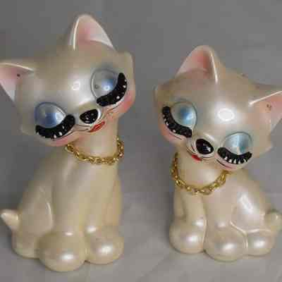 Vintage Porcelain Cats Salt and Pepper Shakers