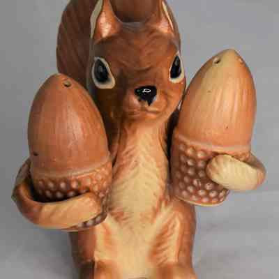 Vintage Ceramic Squirrel Holding Acorns Salt & Pepper Shakers Made in Japan