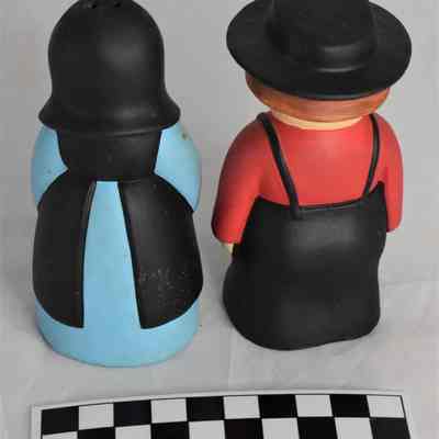 Back and size comparison of Amish salt and pepper shakers.