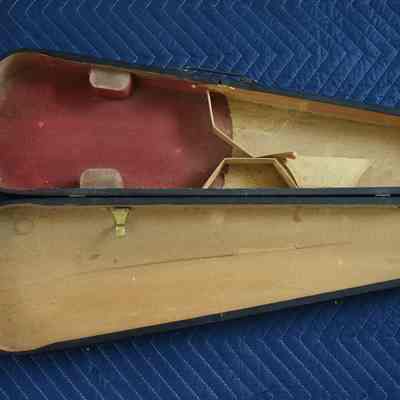 The opened case without the violin and bow.