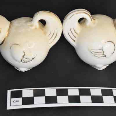 Other side and size comparison of ceramic birds salt and pepper shakers.