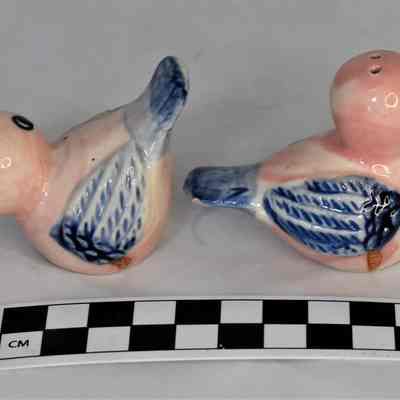Back and size comparison of birds salt and pepper shakers.