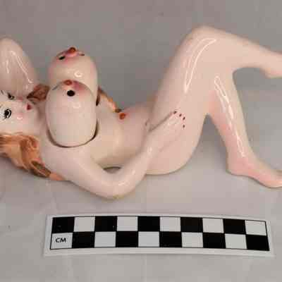 Size comparison of 3 pc. salt & pepper set.