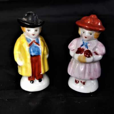 Colonial Couple Salt and Pepper Shakers