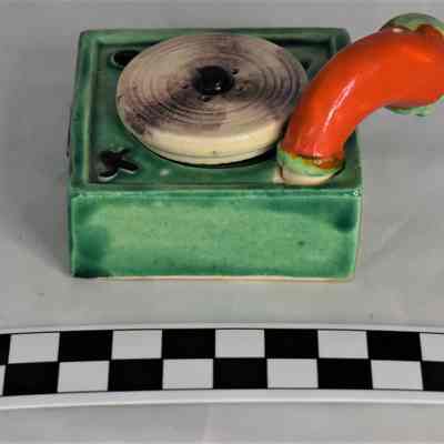 Back and size comparison of record player salt and pepper shaker set.