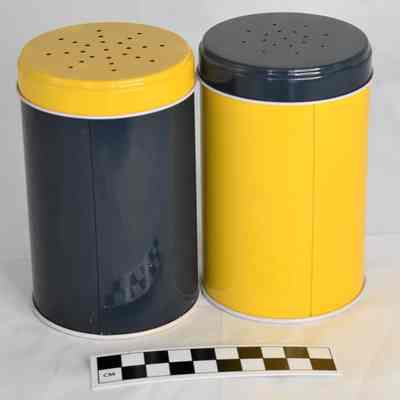 Back and size comparison of shakers.