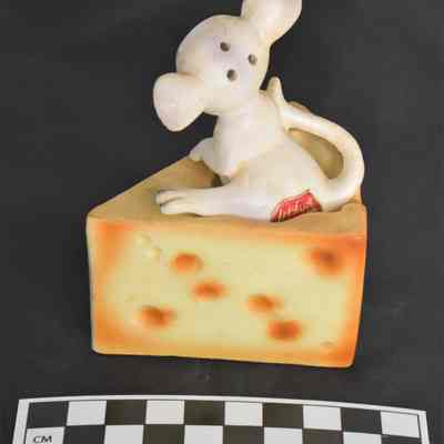 Back and size comparison of mouse and cheese salt and pepper shakers.