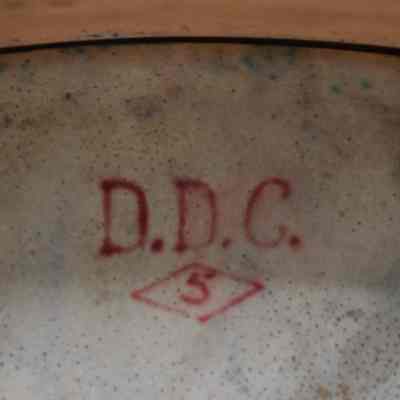 The "D.D.C. 5" inscription on the bottom of the drum.
