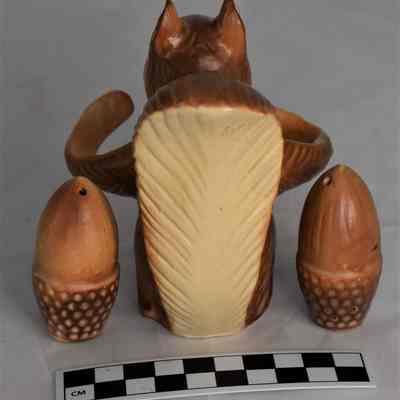 Back and size comparison of squirrel / acorn salt and pepper set.