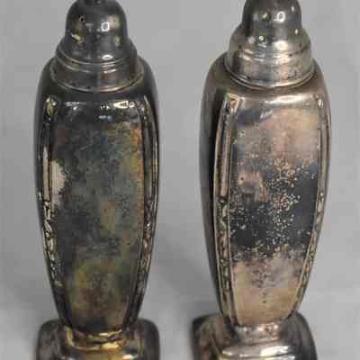 Vintage Oneida "1881 Rogers" Silverplate Salt and Pepper Shakers