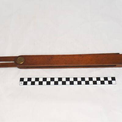 Closed Protractor