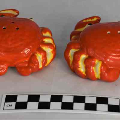Back and size comparison of crabs salt and pepper shakers.