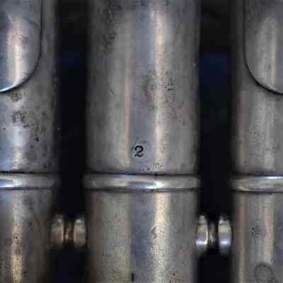 The "1", "2", and "3" inscriptions on the side of the valves.