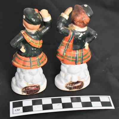 Back and size comparison of Cape Breton shakers.