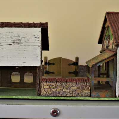 2021.1.23u: The backs of the houses are hinged, and can open. As you can see, one has been broken.