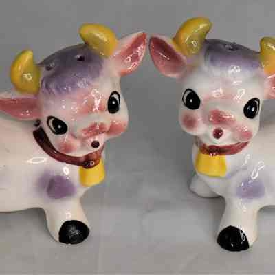 Vintage Ceramic Purple Smiling Cows Salt and Pepper Shakers Made in Japan