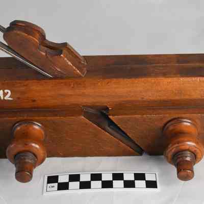 Size comparison of grooving plane